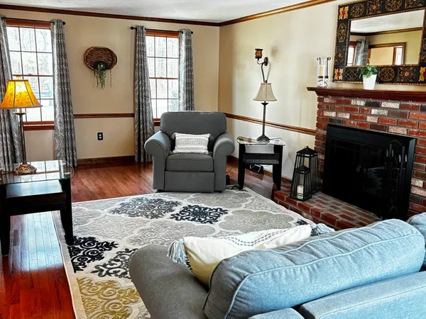 $800,000 | 627 School Street, Pembroke, MA 02359