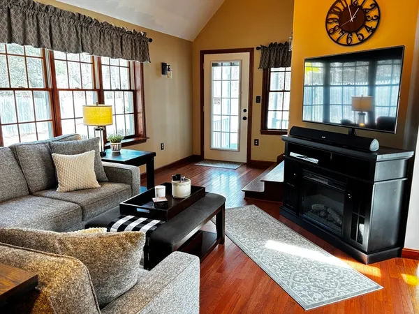 $800,000 | 627 School Street, Pembroke, MA 02359