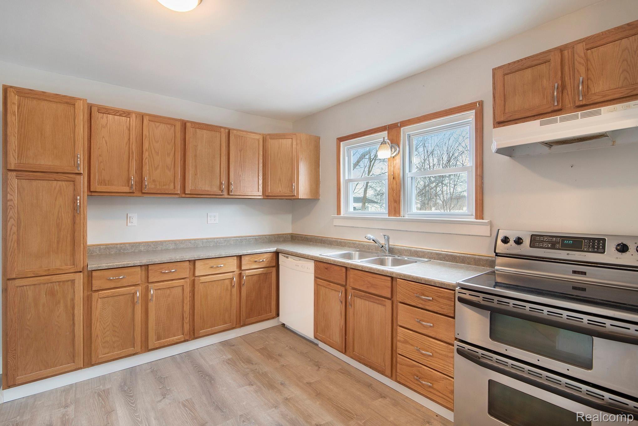 2018 North Seymour Road Flushing, MI 48433 - Photo 9 of 31 DSC_5975.jpg