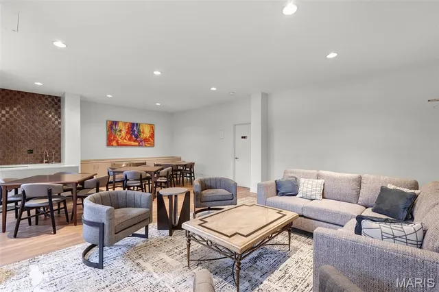 $335,000 | 4466 West Pine Boulevard, Unit 15F, St. Louis, MO 63108