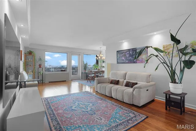 $335,000 | 4466 West Pine Boulevard, Unit 15F, St. Louis, MO 63108