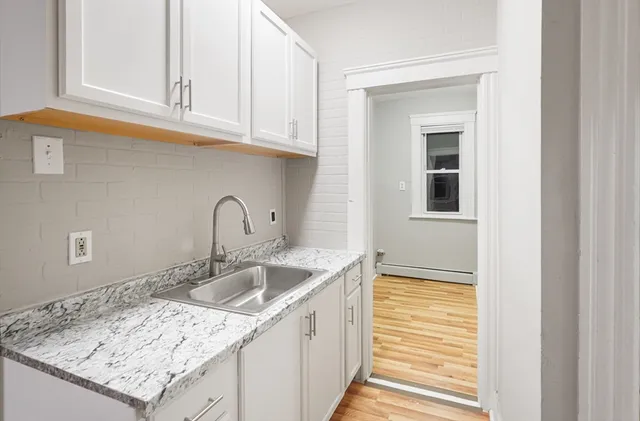 $2,500 | 15 1/2 Mendon Street, Unit 3, Worcester, MA 01604