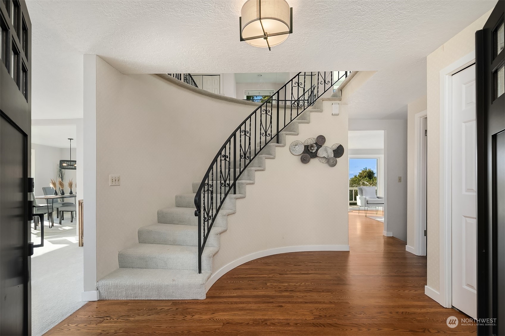 616 View Place Edmonds, WA 98020 - Photo 4 of 40 Gallery Image 4