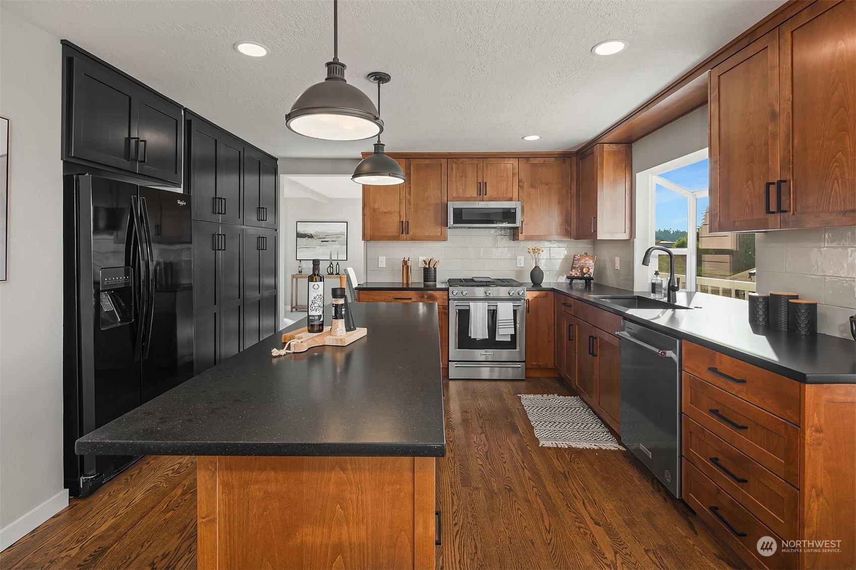 616 View Place Edmonds, WA 98020 - Photo 8 of 40 Gallery Image 8
