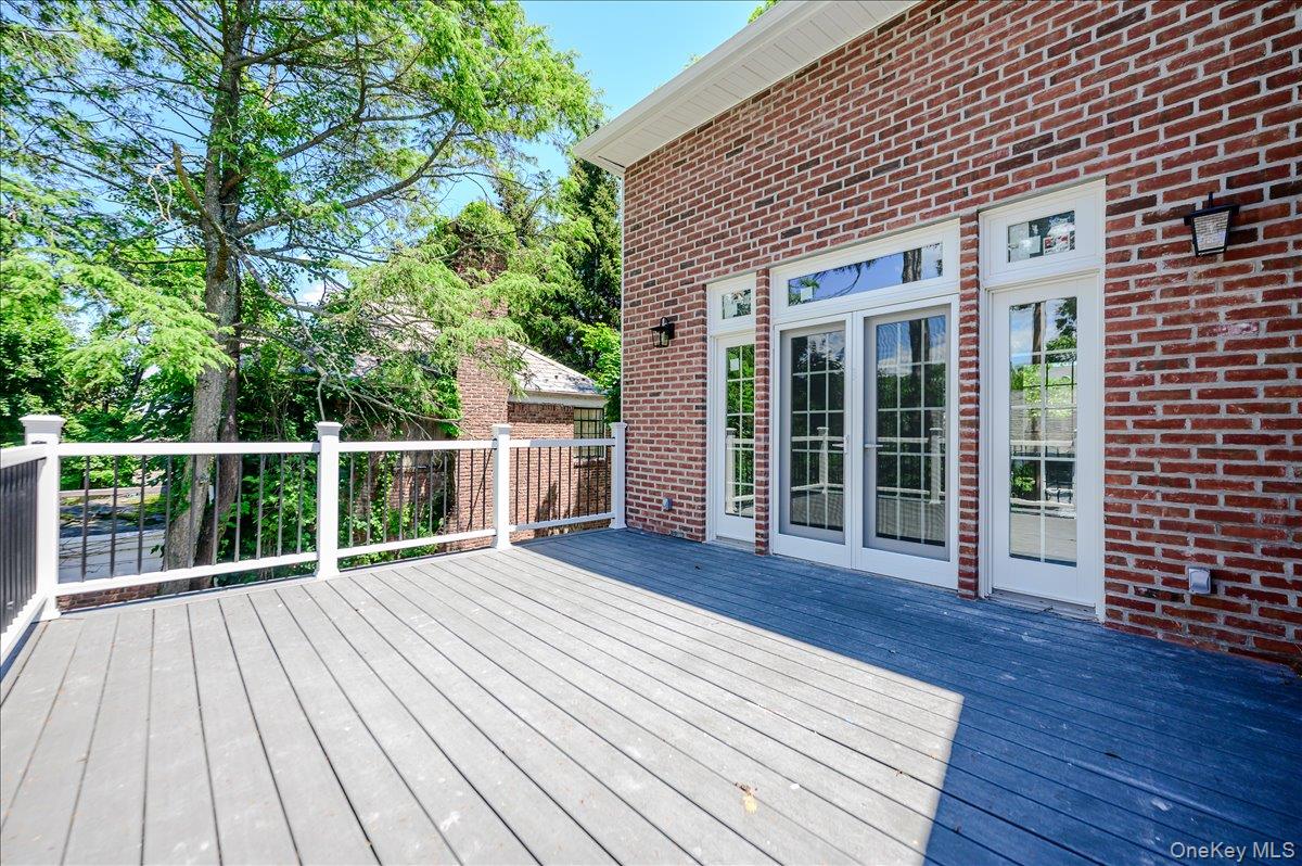 18 Pond Park Road Great Neck, NY 11023 - Photo 16 of 36