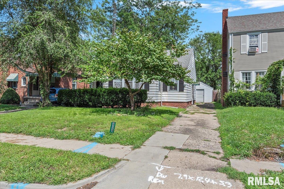 2524 South 6th Street Springfield, IL 62703 - Photo 3 of 40