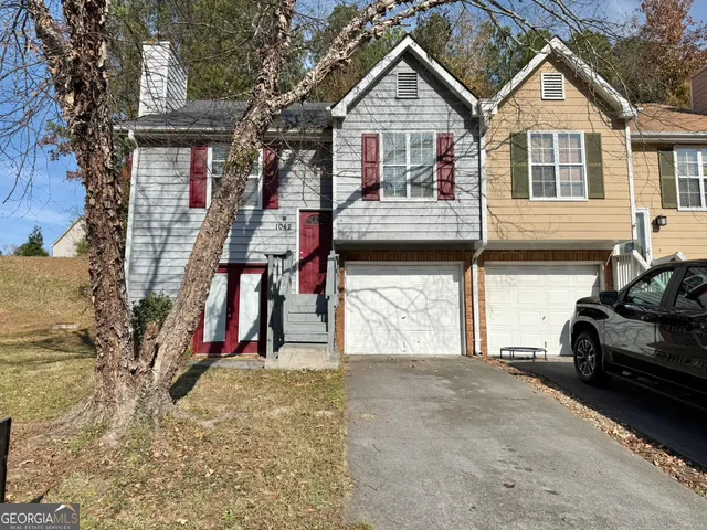 a view of front of house with a yard