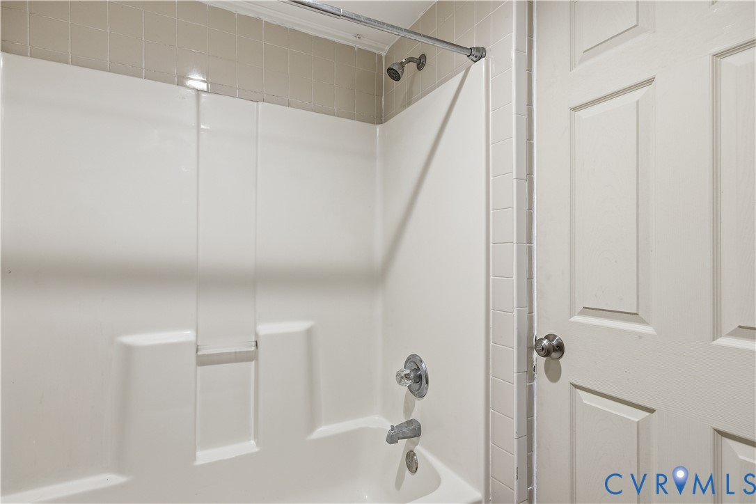 116 Fairfax Avenue Colonial Heights, VA 23834 - Photo 13 of 20 Bathroom view of shower / tub combination