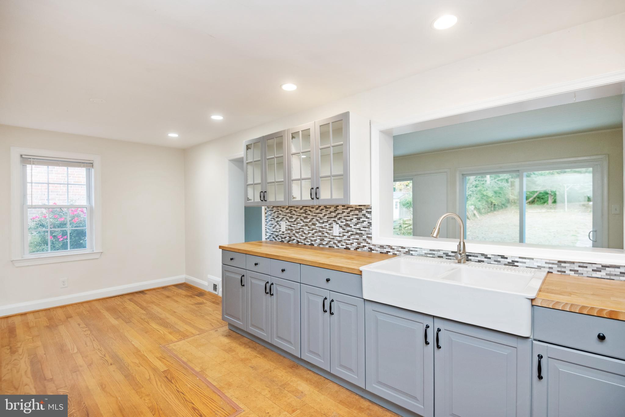 805 Olmstead Road Baltimore, MD 21208 - Photo 14 of 38 Kitchen open to Sunroom