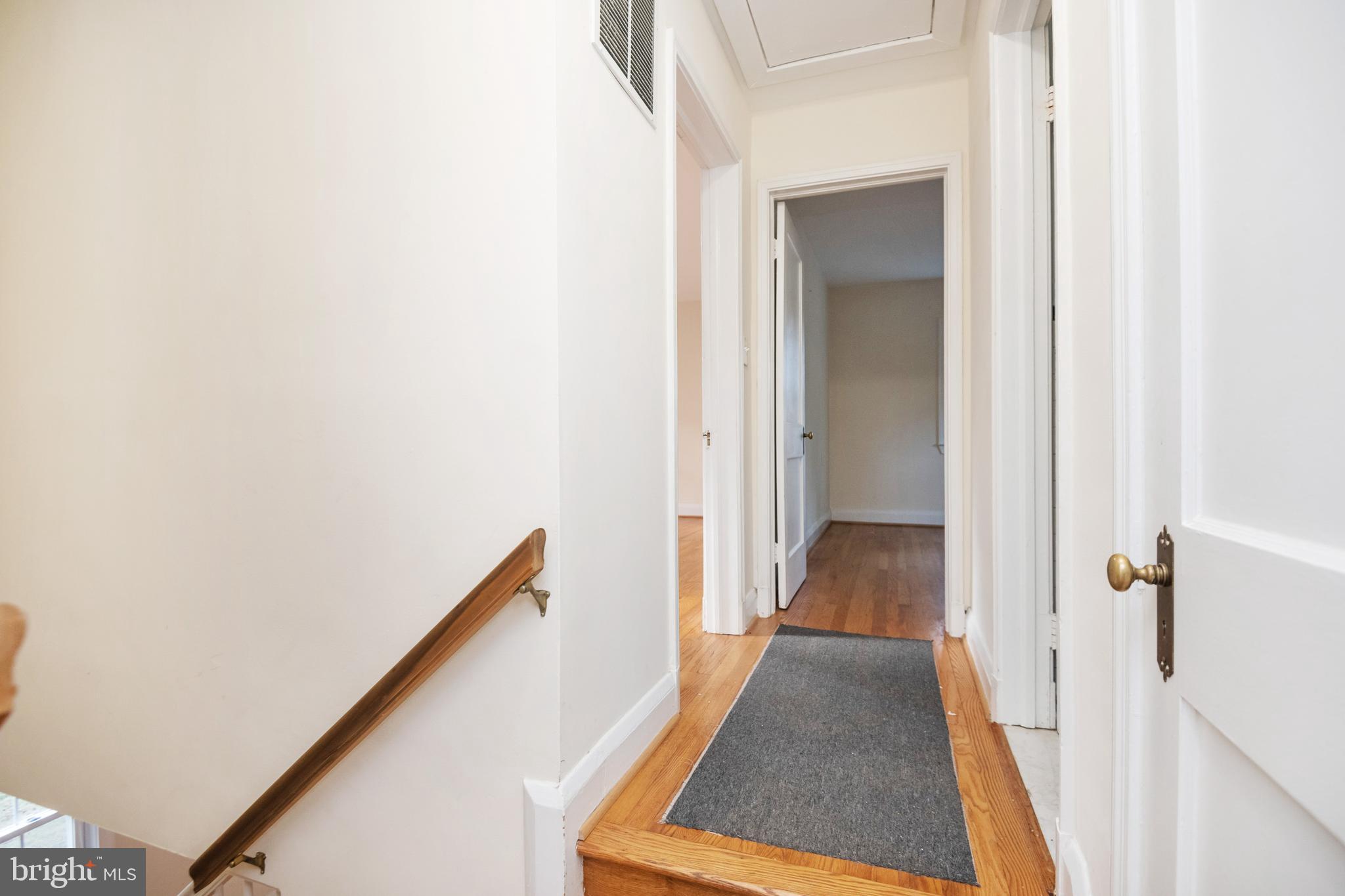 805 Olmstead Road Baltimore, MD 21208 - Photo 22 of 38 Upstairs hallway