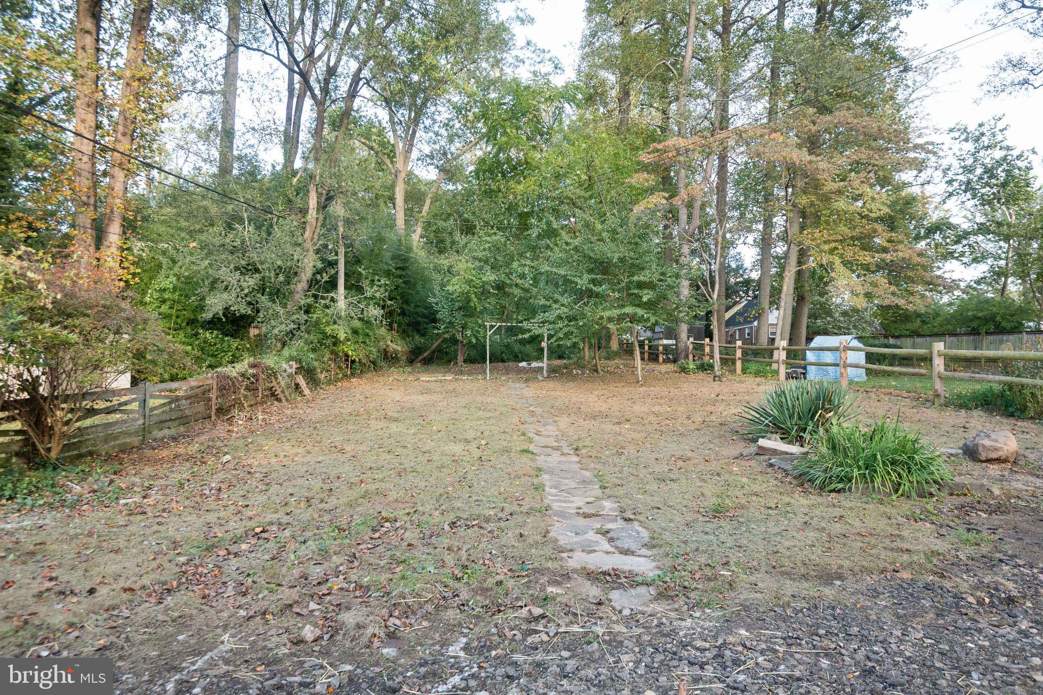805 Olmstead Road Baltimore, MD 21208 - Photo 31 of 38 Large, deep backyard gives privacy