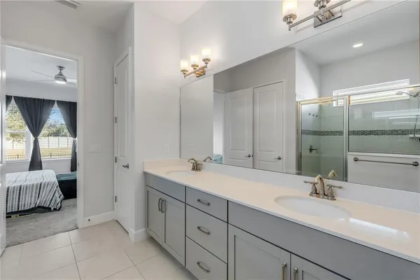 a en suite bathroom with double sink and a mirror