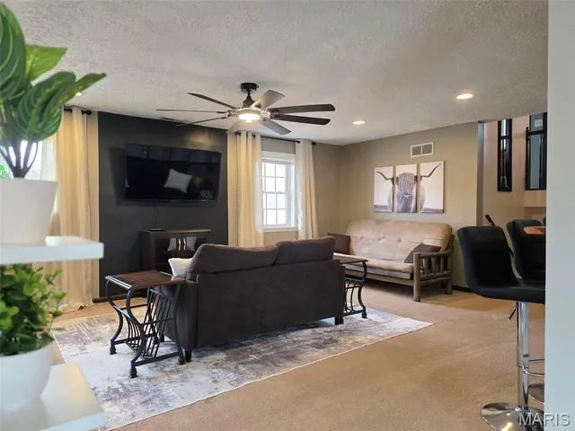 $560,000 | 4023 Juedeman Road, Cuba, MO 65453