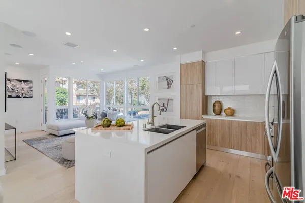 $6,200 | 1214 North Sycamore Avenue, Los Angeles, CA 90038