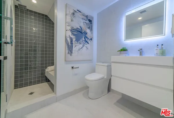 $6,200 | 1214 North Sycamore Avenue, Los Angeles, CA 90038