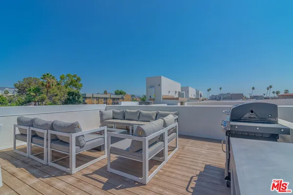 $6,200 | 1214 North Sycamore Avenue, Los Angeles, CA 90038