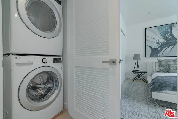 $6,200 | 1214 North Sycamore Avenue, Los Angeles, CA 90038