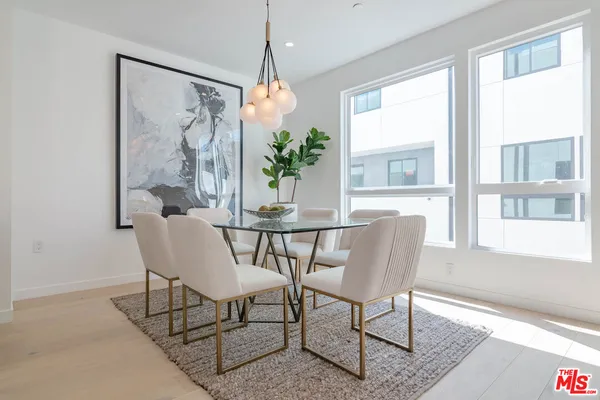 $6,200 | 1214 North Sycamore Avenue, Los Angeles, CA 90038