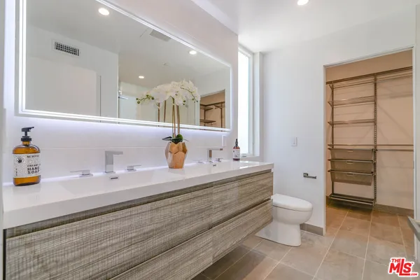 $6,200 | 1214 North Sycamore Avenue, Los Angeles, CA 90038