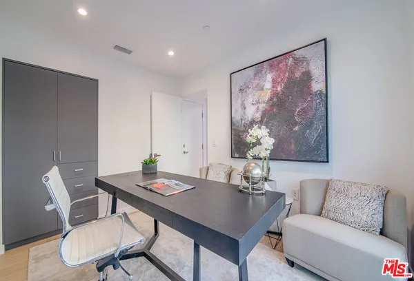 $6,200 | 1214 North Sycamore Avenue, Los Angeles, CA 90038