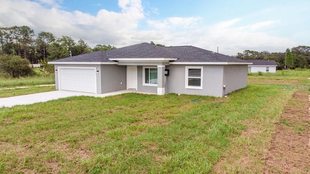 151 Malauka Road Ocklawaha, FL 32179 - Photo 6 of 29 a front view of a house with yard and green space