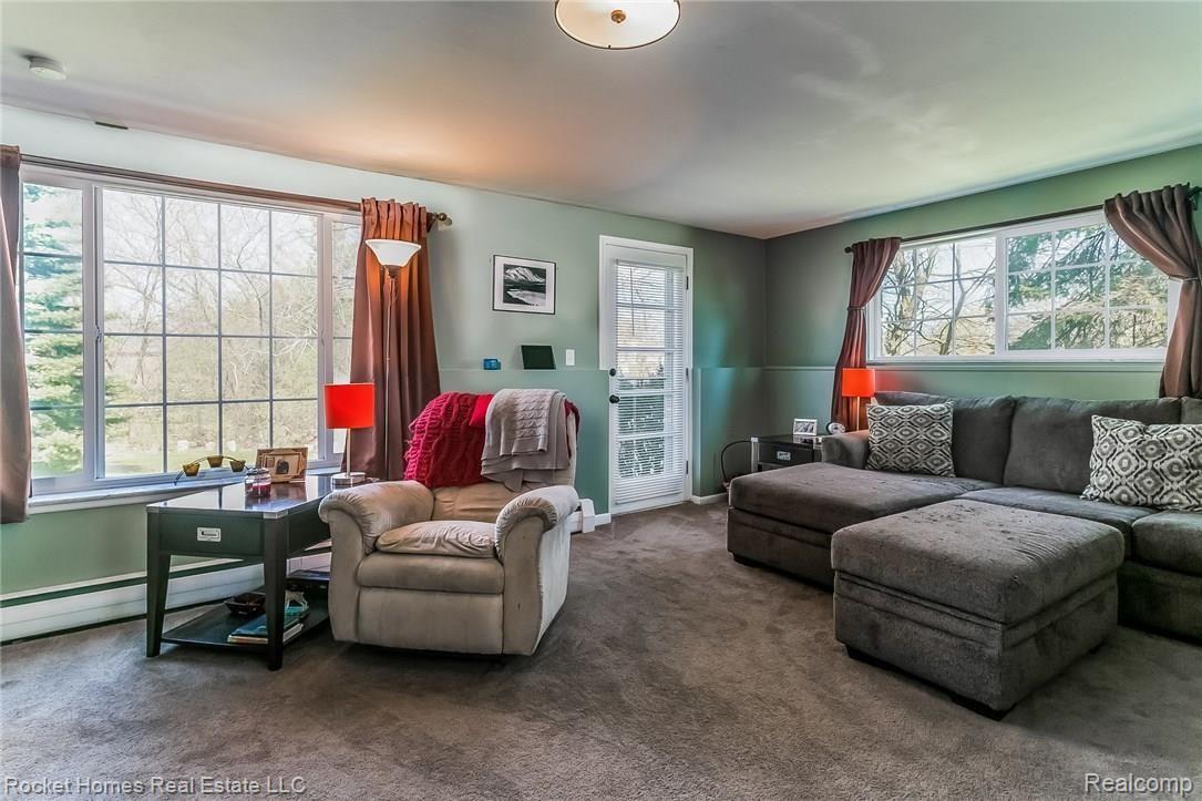 1012 Stellma Lane Rochester, MI 48309 - Photo 9 of 52 009-Living_Room-2675885-medium.jpg