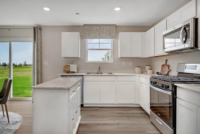 $388,990 | 1231 Acadia Circle, Pingree Grove, IL 60140