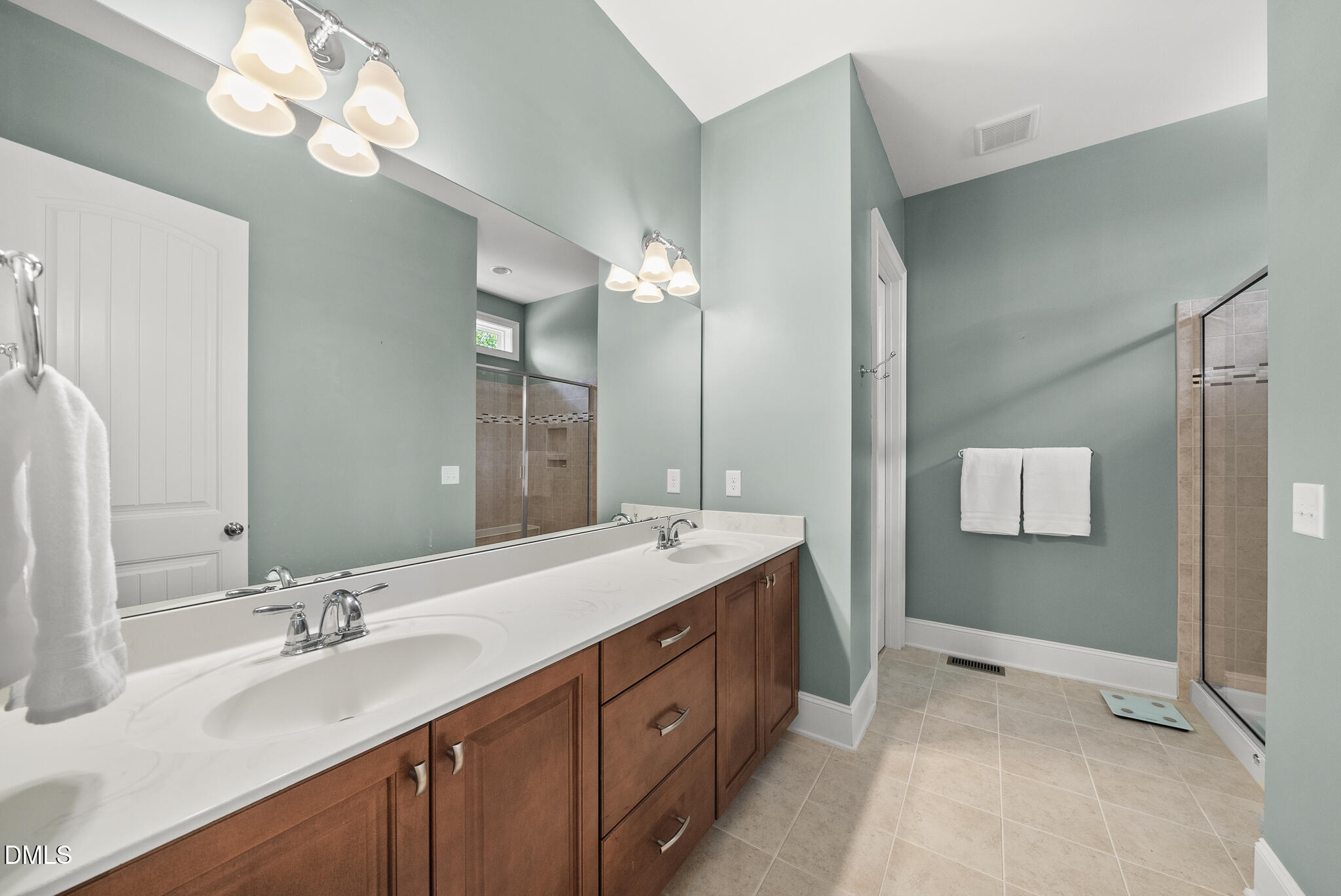 140 Restonwood Drive Apex, NC 27539 - Photo 30 of 63 1st floor bath