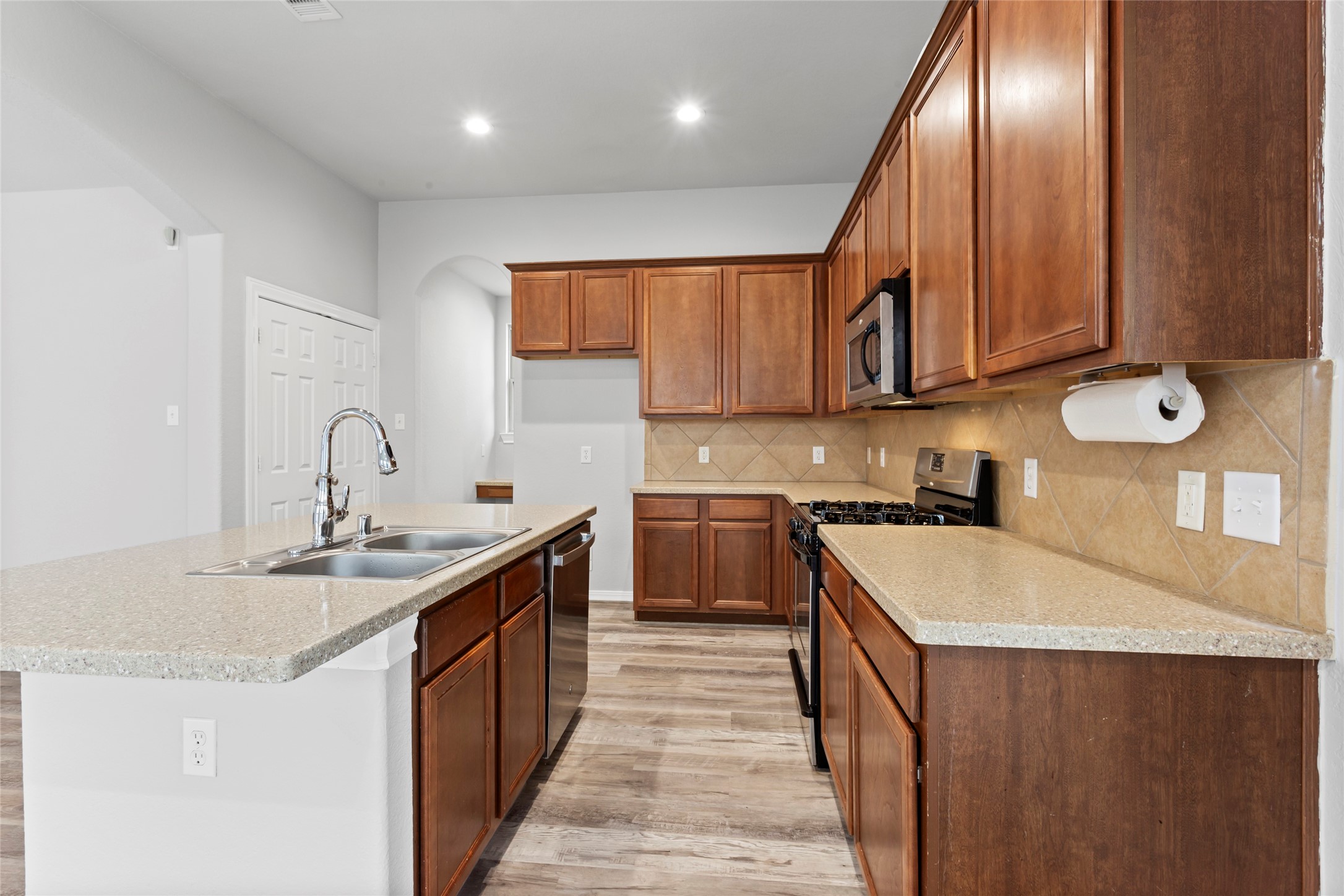 38 West Montfair Boulevard Spring, TX 77382 - Photo 8 of 32