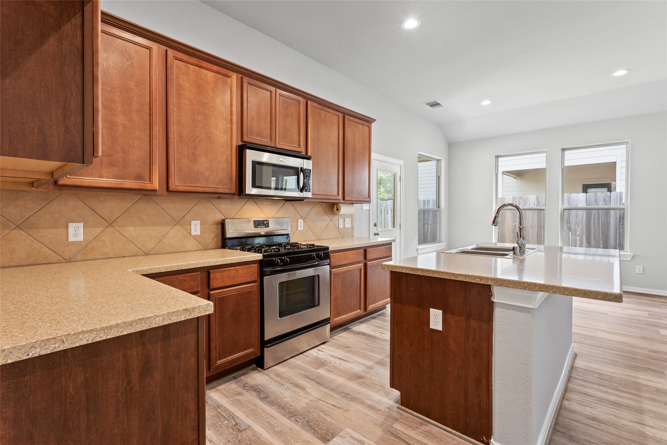 38 West Montfair Boulevard Spring, TX 77382 - Photo 9 of 32