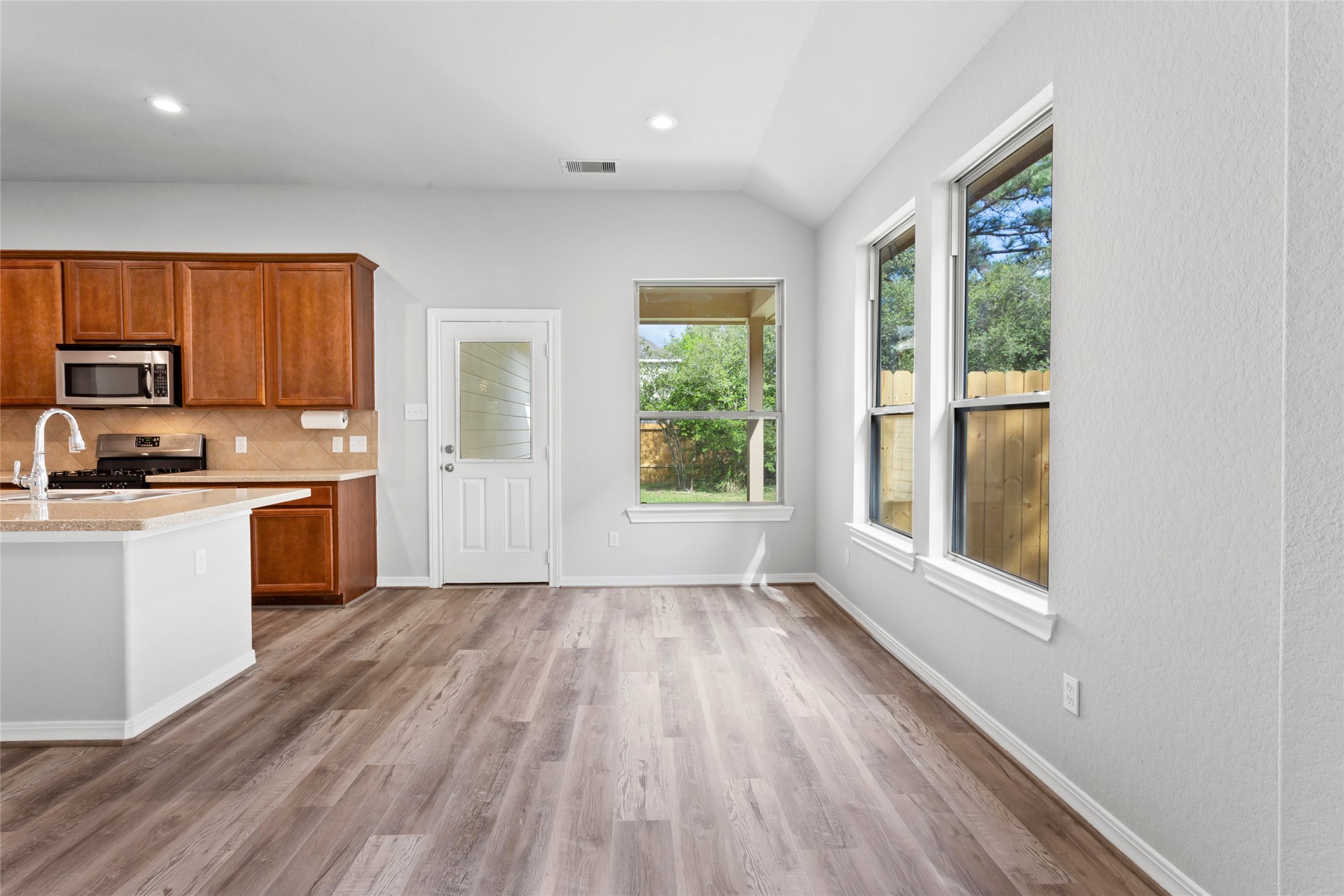 38 West Montfair Boulevard Spring, TX 77382 - Photo 10 of 32