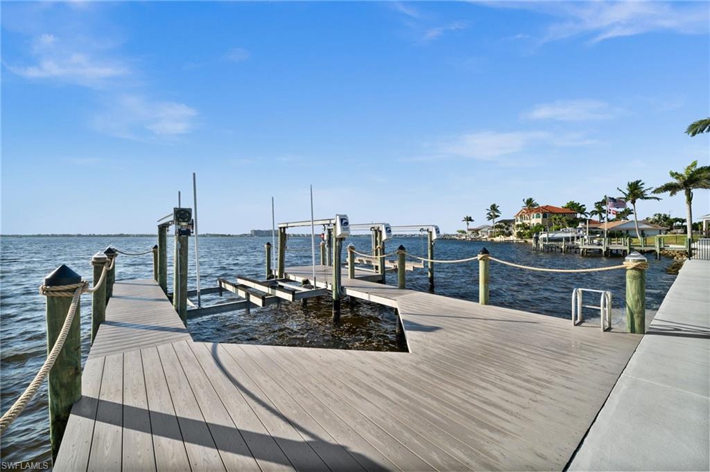 5625 Riverside Drive Cape Coral, FL 33904 - Photo 28 of 50 a outdoor view with a sitting space