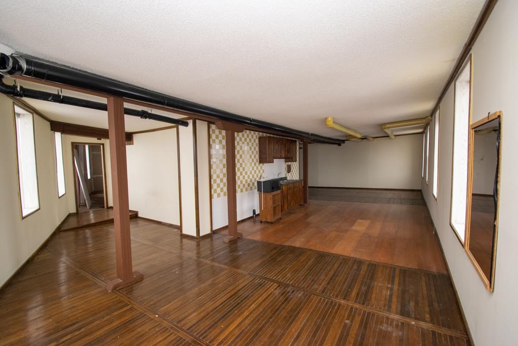 300 4th Street Algoma, WI 54201 - Photo 4 of 19