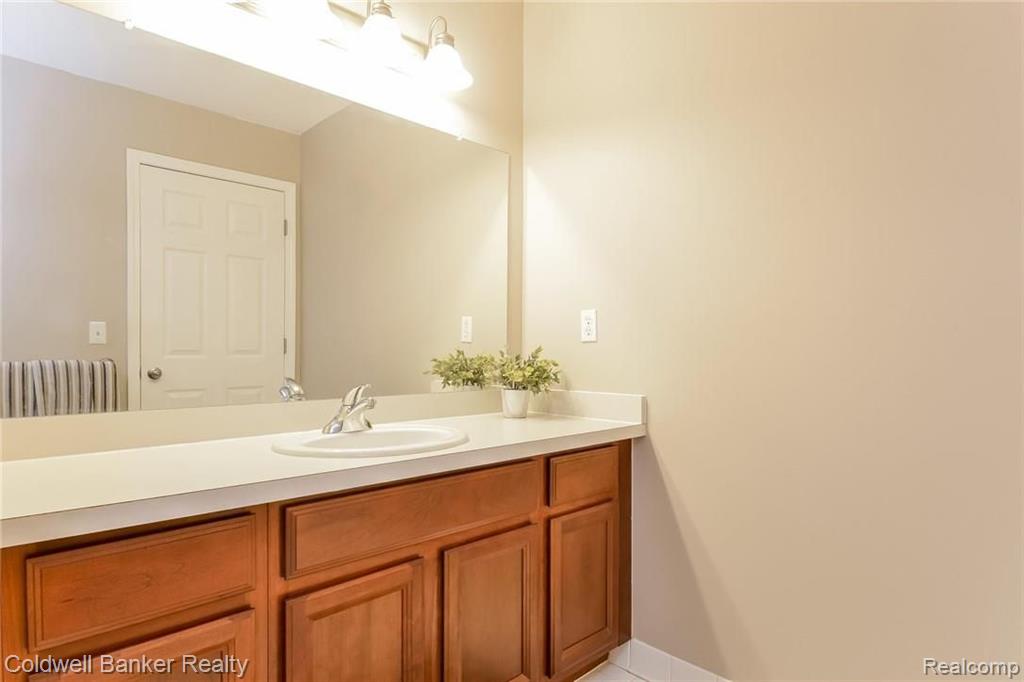 742 East Bluff Court Rochester Hills, MI 48306 - Photo 40 of 60