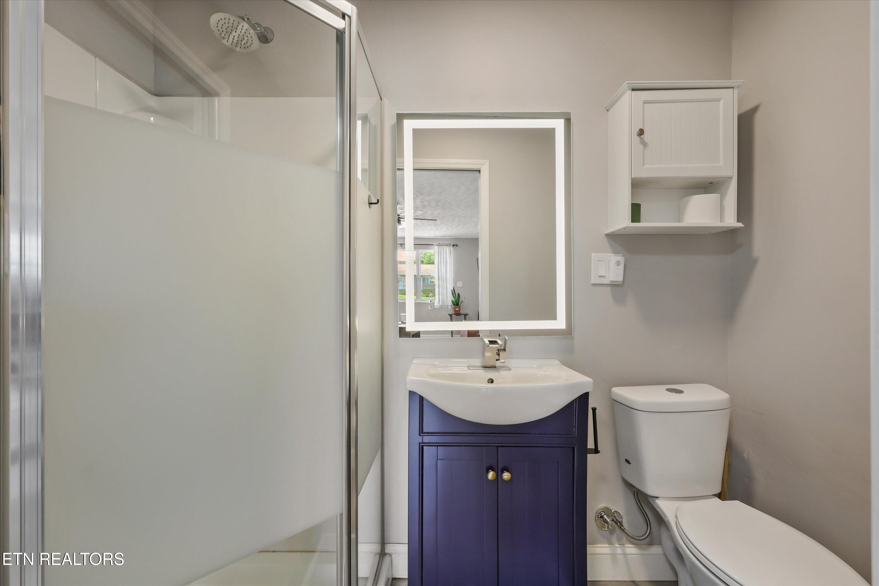 5604 Kentwood Road Knoxville, TN 37912 - Photo 17 of 34 Master Bathroom