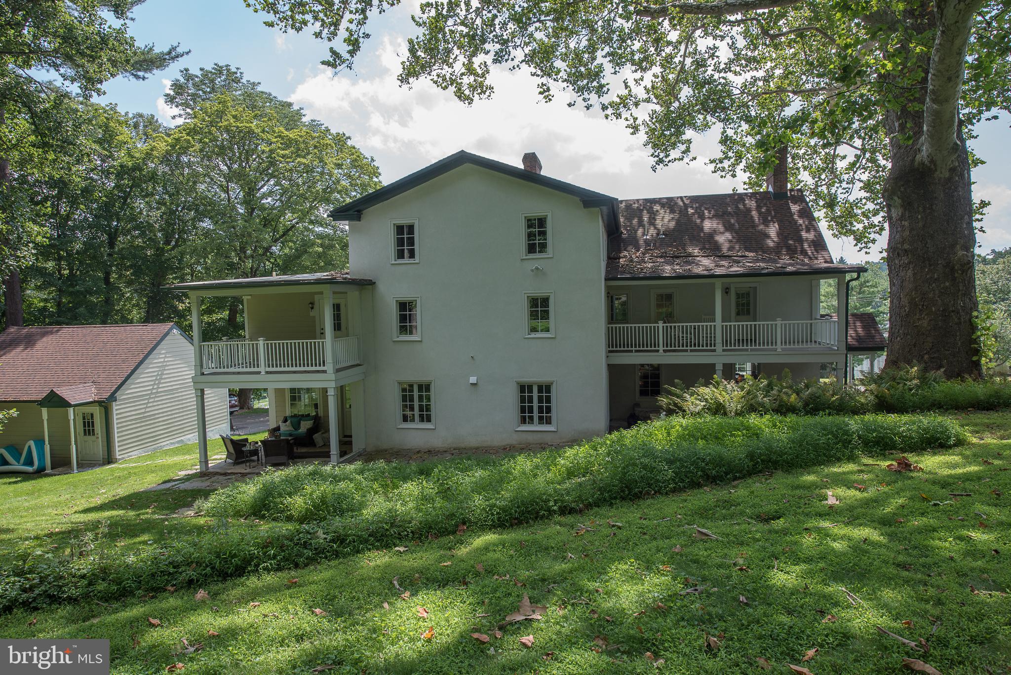 603 Beatty Road Media, PA 19063 - Photo 73 of 84 a backyard of a house with plants and large tree
