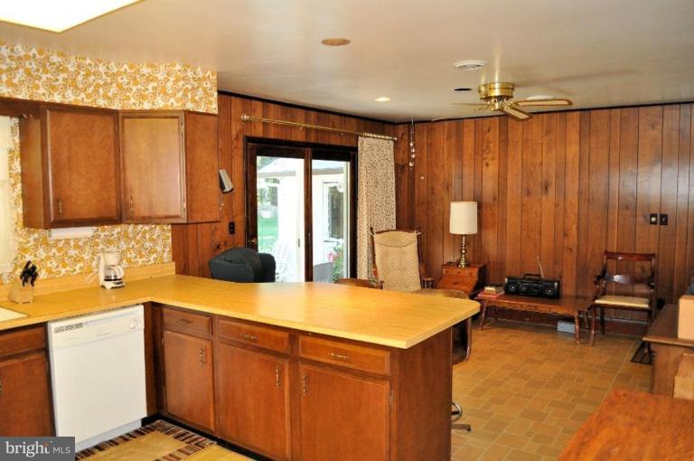 10197 Cabery Road Ellicott City, MD 21042 - Photo 5 of 16 Kitchen/Family Room