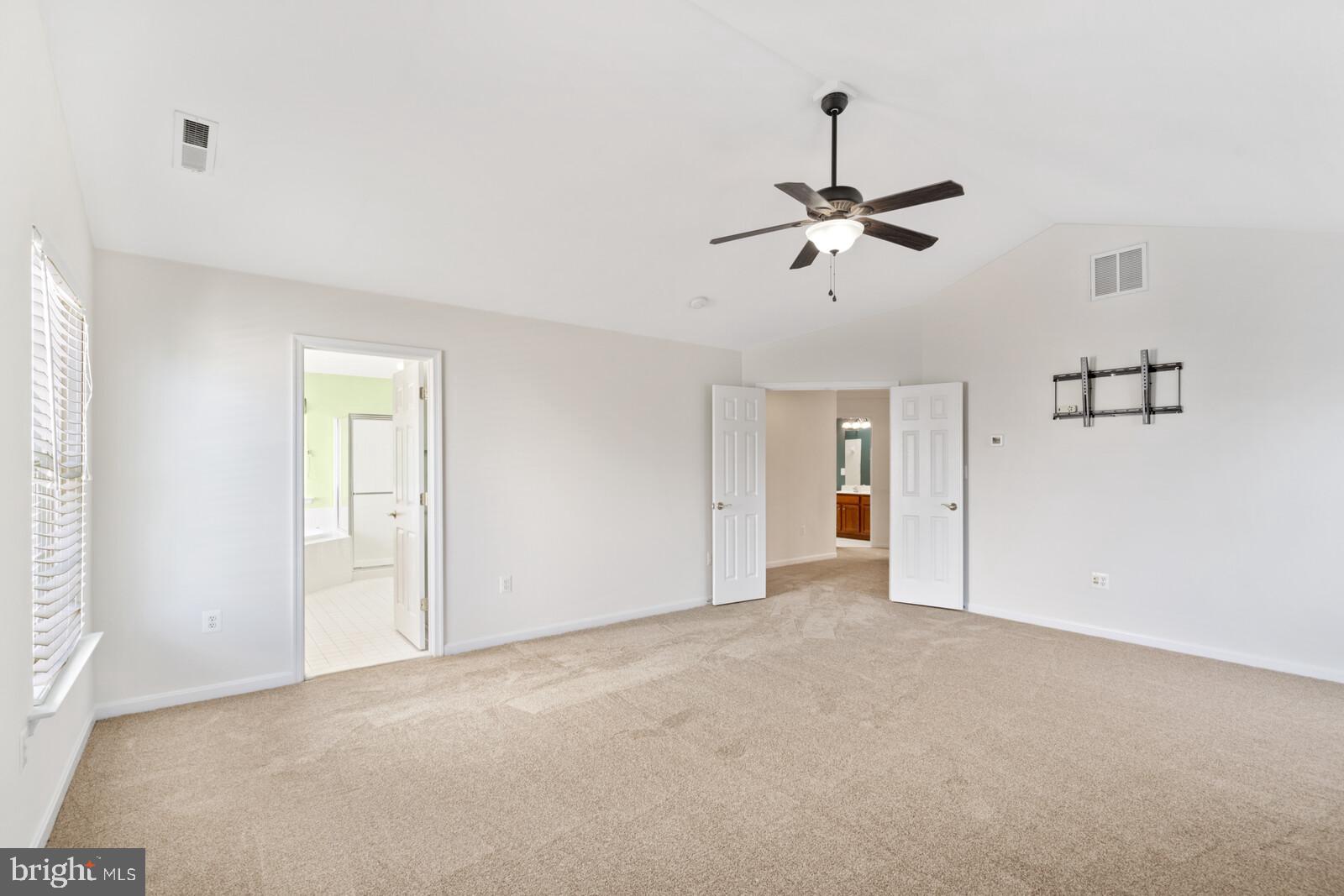 14036 Albert Way Gainesville, VA 20155 - Photo 19 of 40 Owner's suite