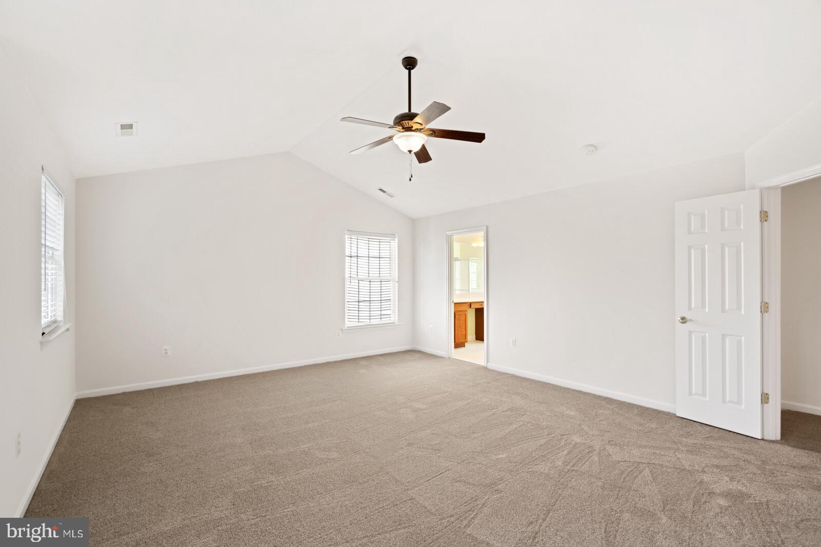 14036 Albert Way Gainesville, VA 20155 - Photo 20 of 40 Owner's suite