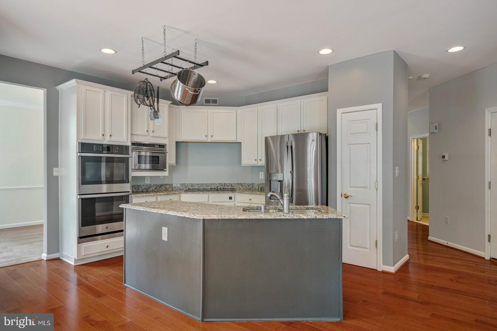 14036 Albert Way Gainesville, VA 20155 - Photo 4 of 40 Updated kitchen, new granite counters
