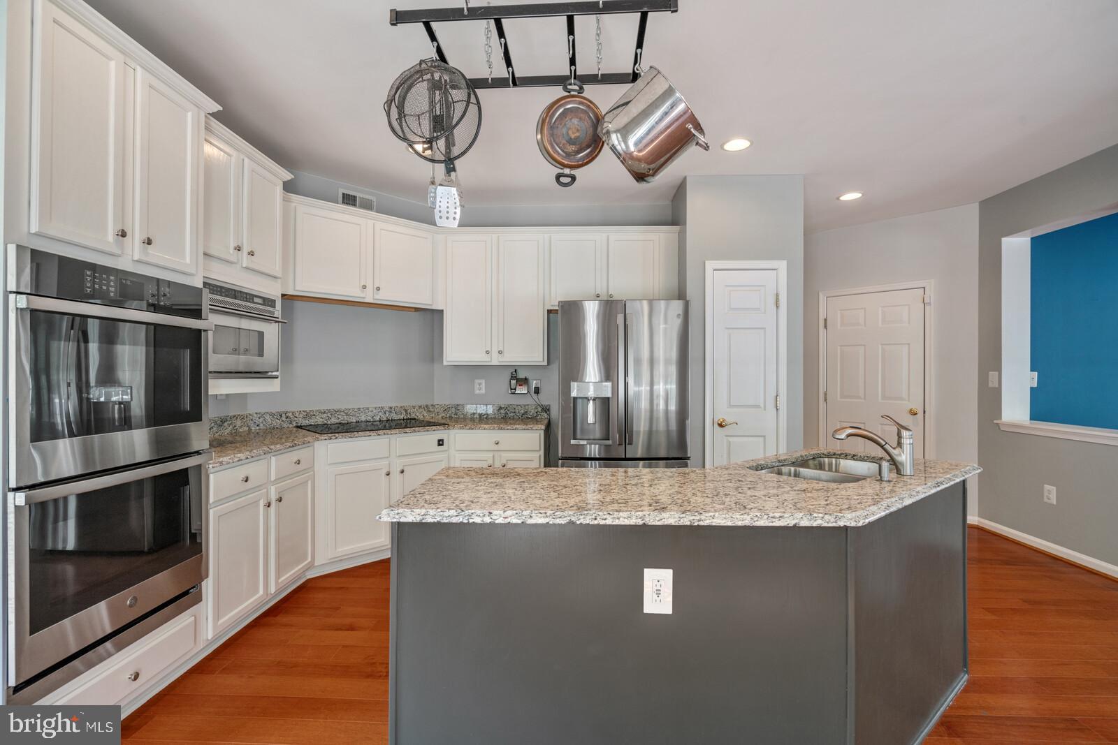 14036 Albert Way Gainesville, VA 20155 - Photo 5 of 40 New stainless steel appliances!