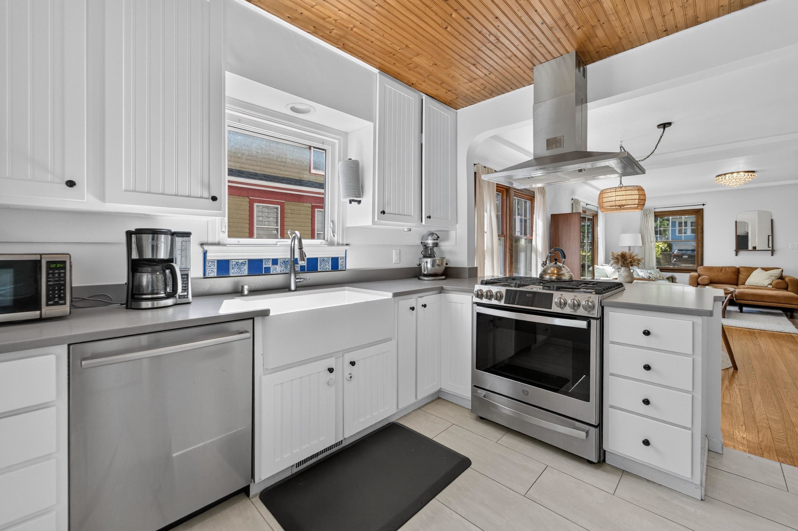 2626 Chamberlain Avenue Madison, WI 53705 - Photo 12 of 36