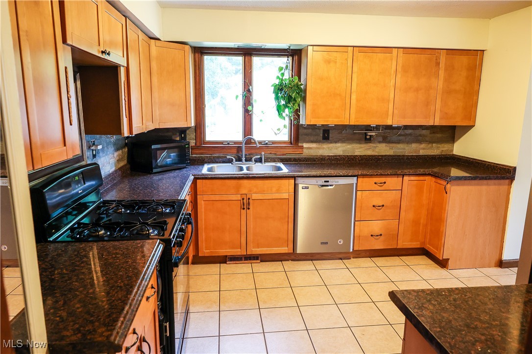 6799 Fry Road Cleveland, OH 44130 - Photo 11 of 35