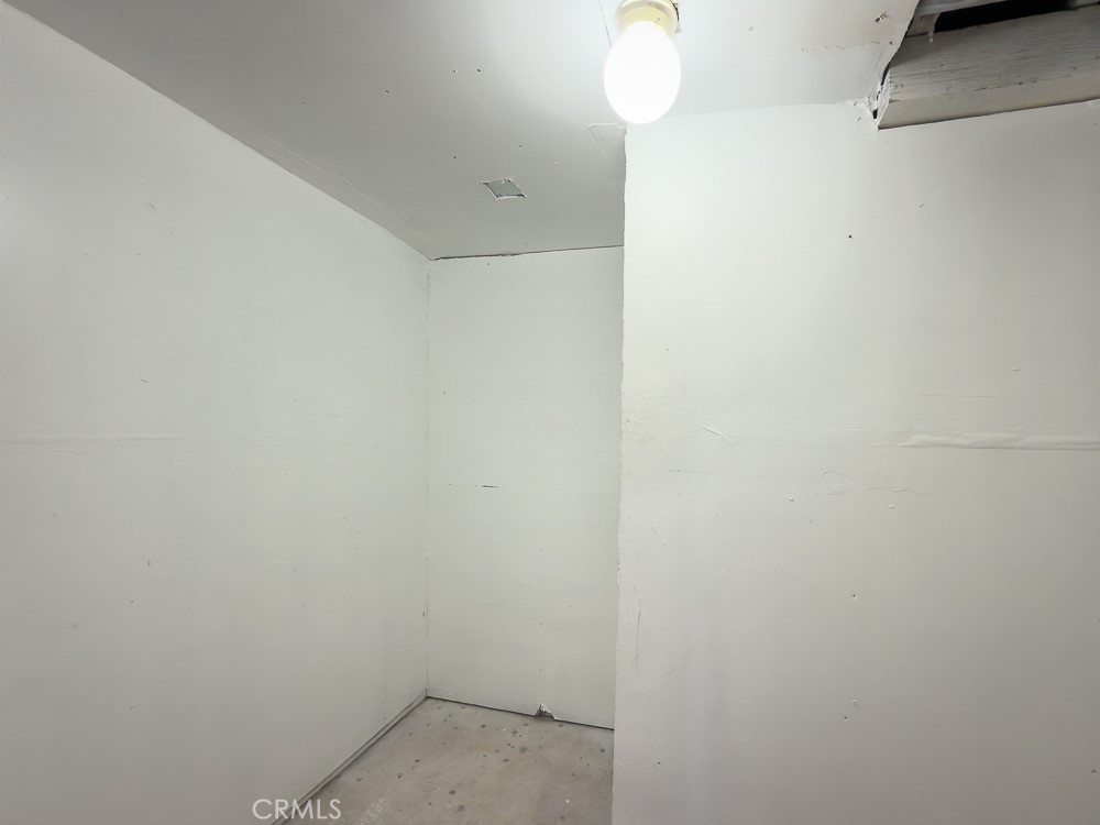 243 West 3rd Avenue Chico, CA 95926 - Photo 31 of 41 close up of a white marble wall