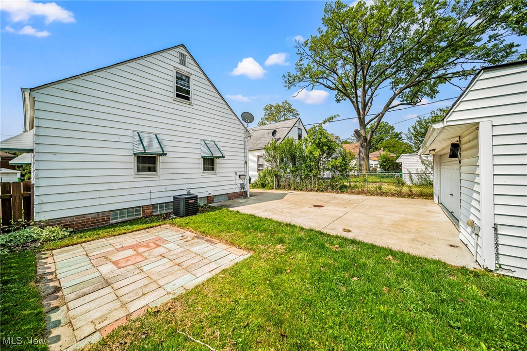 23701 Colbourne Road Euclid, OH 44123 - Photo 7 of 28