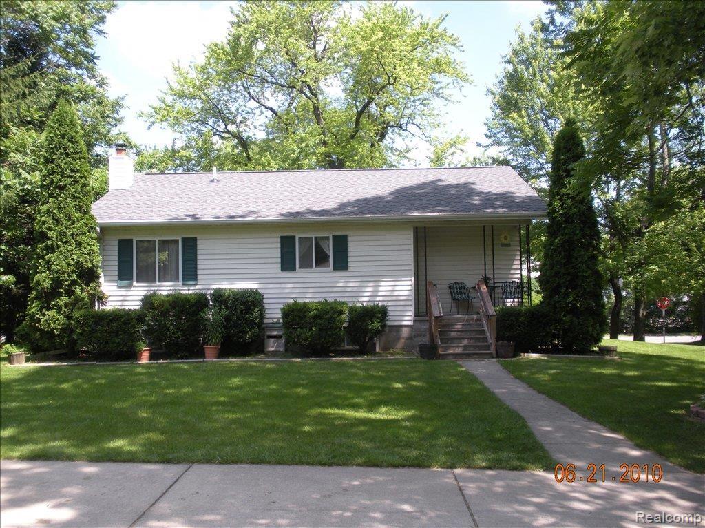 239 Heights Road Lake Orion, MI 48362 - Photo 3 of 21 JACK 001.jpg