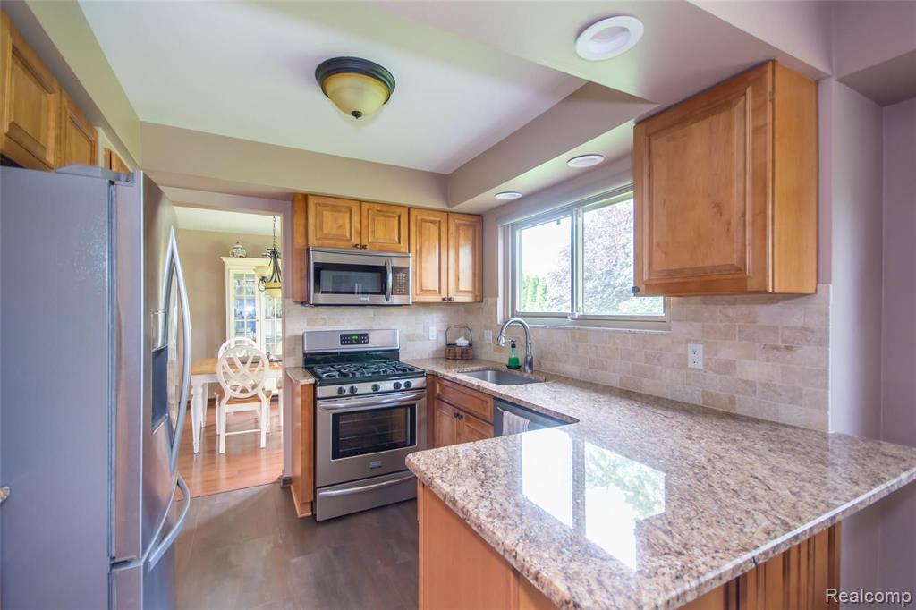 1460 Deerhurst Lane Rochester Hills, MI 48307 - Photo 8 of 30