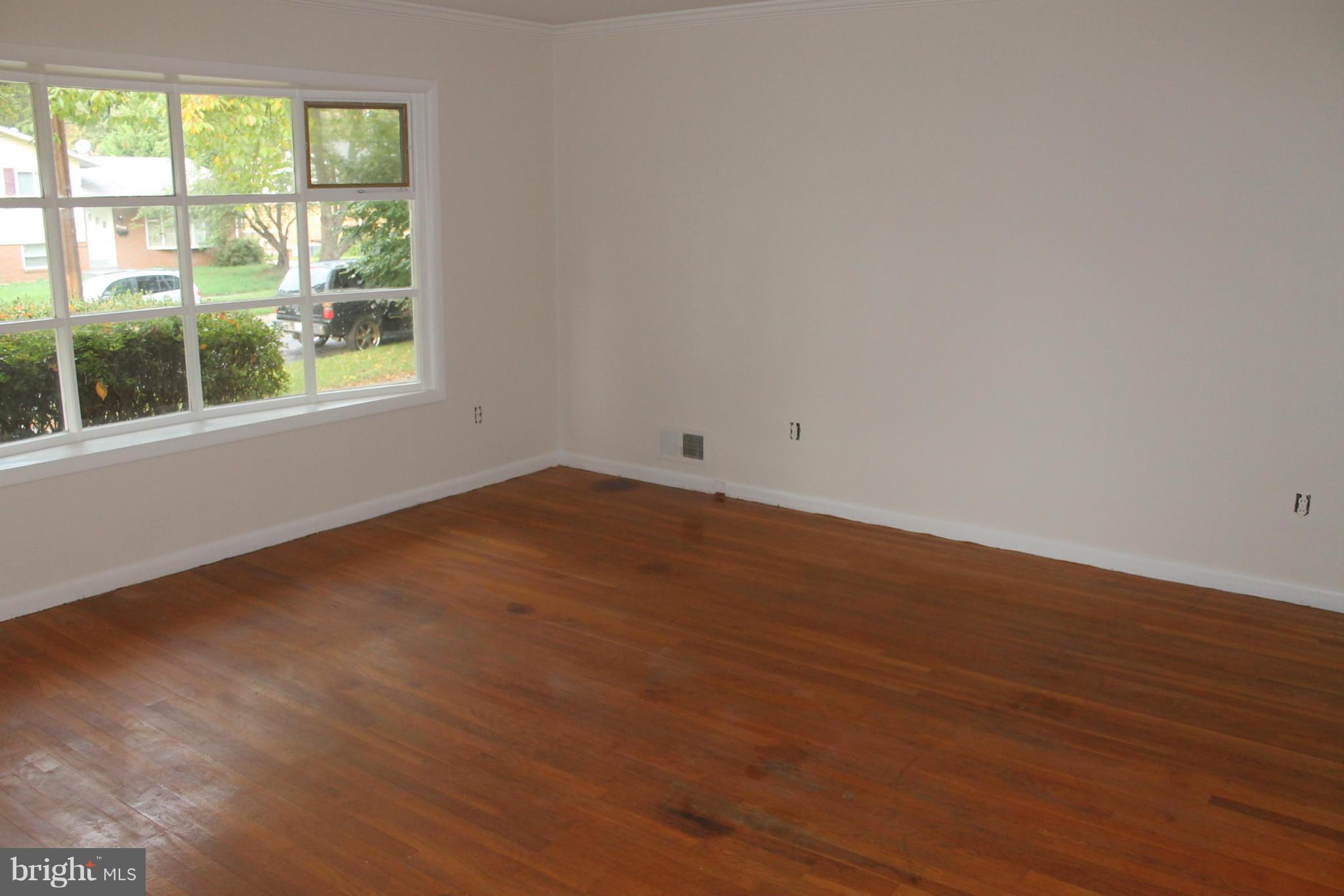 3914 Ilford Road Silver Spring, MD 20906 - Photo 10 of 13 Living Room