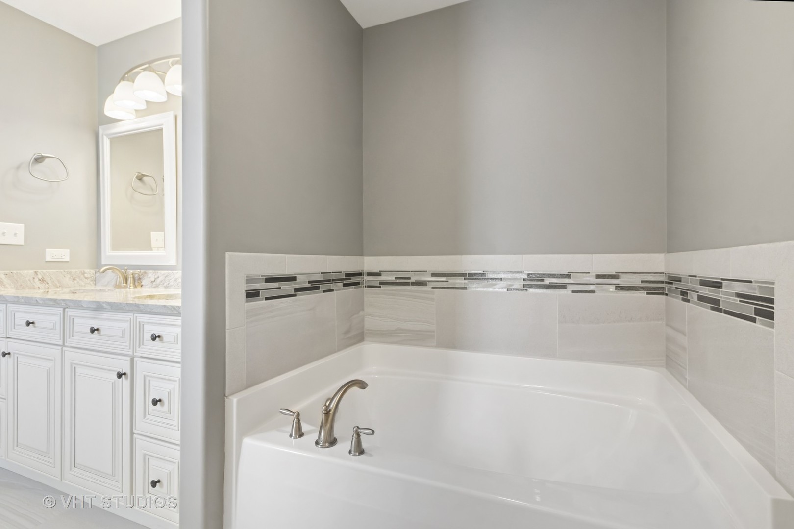 1988 Taller Road Morris, IL 60450 - Photo 15 of 24 a close view of a bathtub in bathroom
