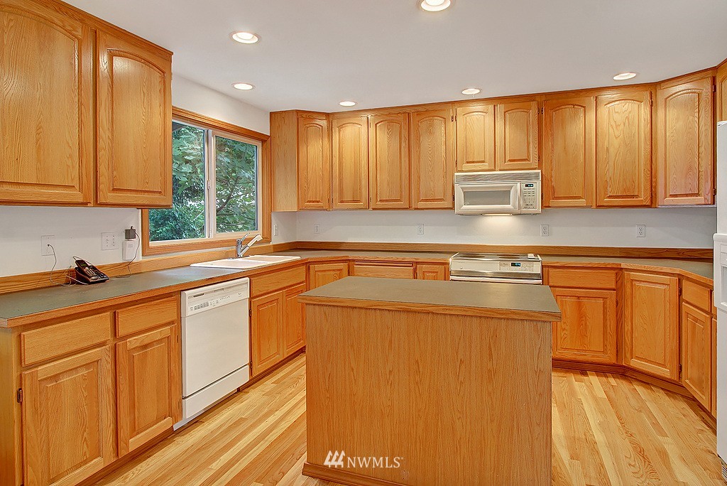 1007 North 31st Street Renton, WA 98056 - Photo 2 of 13